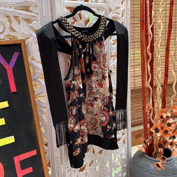 Sleeveless Paisley Blouse with Studded Neckline - Picture 6 of 15